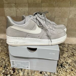 Women’s Nike Air Force 1 size 9, like new